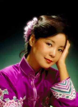 我只在乎你钢琴谱 邓丽君 任时光匆匆流去,我只在乎你8