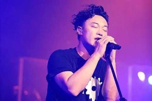 明年今日吉他谱 陈奕迅 在有生的瞬间能遇见你，竞花光所有运气5